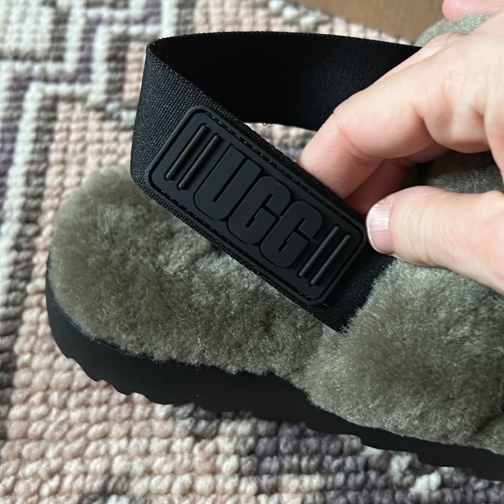 NWT UGG Women's Super Fluff Slipper in Burnt Olive Size 8 - Picture 4 of 6